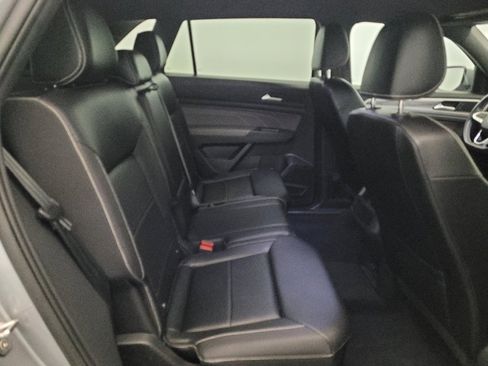 Used 2022 Volkswagen Atlas Cross Sport SE image 19