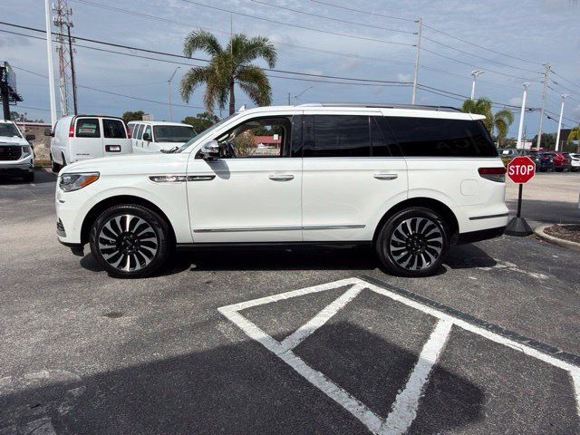 Used 2024 Lincoln Navigator Black Label AWD/4WD image 4