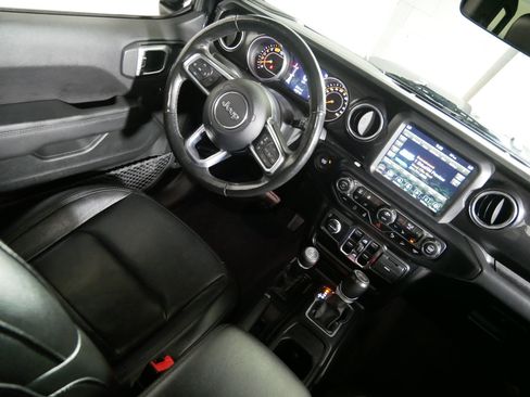 Used 2020 Jeep Wrangler Unlimited Sahara AWD/4WD image 9