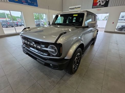 Used 2024 Ford Bronco Outer Banks AWD/4WD image 2
