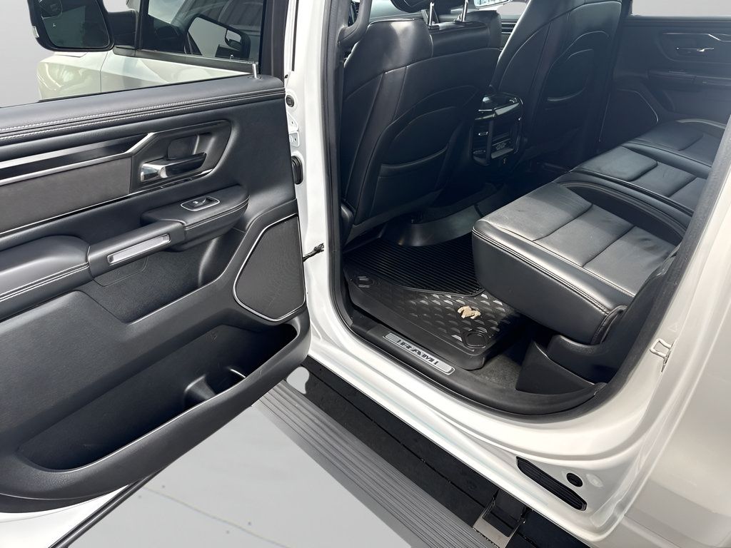 Used 2022 RAM 1500 Laramie AWD/4WD image 9