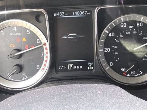 Used 2018 Nissan Titan SV AWD/4WD image 16