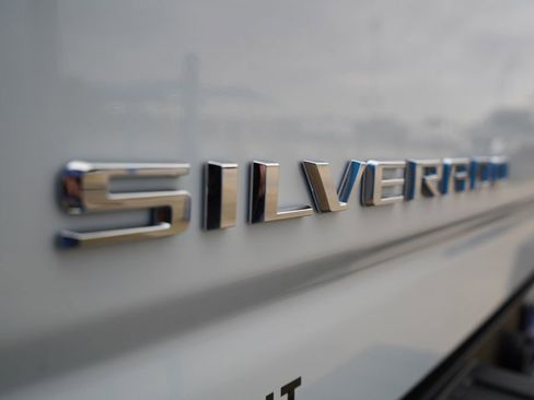 Used 2024 Chevrolet Silverado 2500 LT AWD/4WD image 5