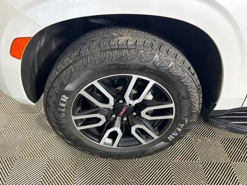 Used 2024 GMC Yukon AT4 w/ Technology Package AWD/4WD image 11