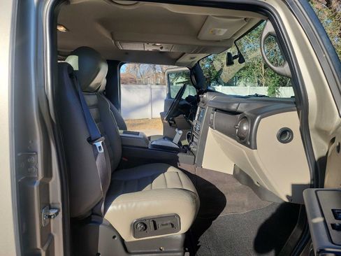 Used 2005 HUMMER H2 w/ Preferred Equipment Group image 34
