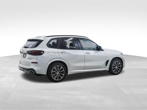 Used 2025 BMW X5 M60i image 5