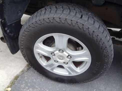 Used 2010 Toyota Tundra 4x4 Double Cab image 21