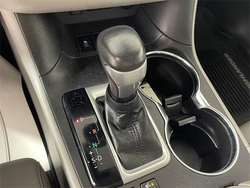 Used 2018 Toyota Highlander XLE image 11