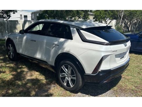 Used 2024 Cadillac Lyriq Tech AWD/4WD image 4