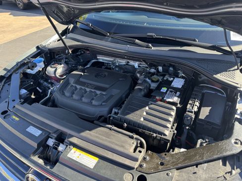 Used 2022 Volkswagen Tiguan SE R-Line image 40
