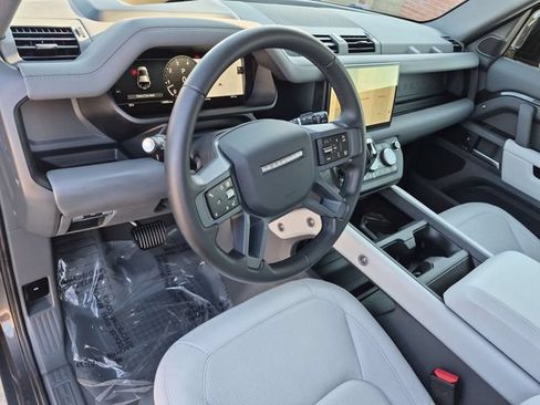 Used 2025 Land Rover Defender 110 X-Dynamic SE AWD/4WD image 11