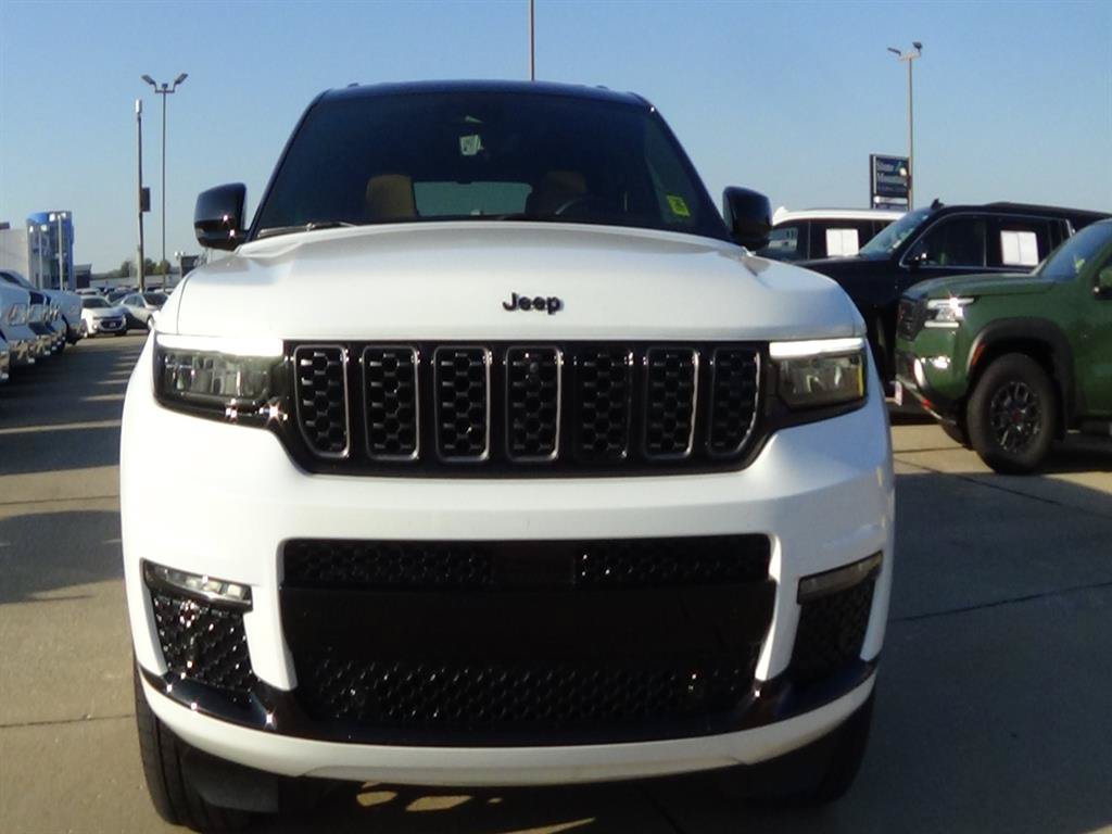 Used 2024 Jeep Grand Cherokee L Summit AWD/4WD image 3