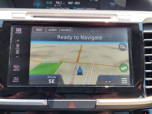 Used 2017 Honda Accord Touring image 12