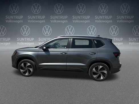 Used 2025 Volkswagen Taos SE image 33