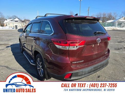 Used 2017 Toyota Highlander XLE image 3