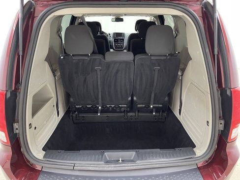 Used 2019 Dodge Grand Caravan SE w/ UConnect Hands-Free Group image 5