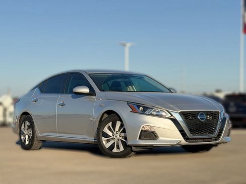 Certified 2020 Nissan Altima 2.5 S FWD image 2
