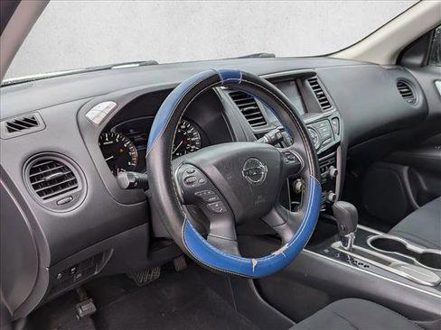 Used 2018 Nissan Pathfinder S FWD image 4