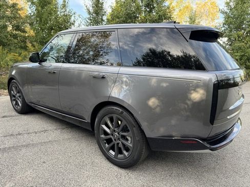 Used 2023 Land Rover Range Rover SE image 8
