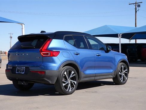 Used 2021 Volvo XC40 T5 R-Design image 4