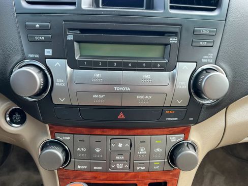 Used 2010 Toyota Highlander Limited AWD/4WD image 20