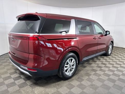 Used 2023 Kia Carnival LX image 3
