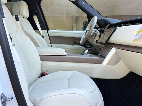 New 2026 Land Rover Range Rover Long Wheelbase SE image 31