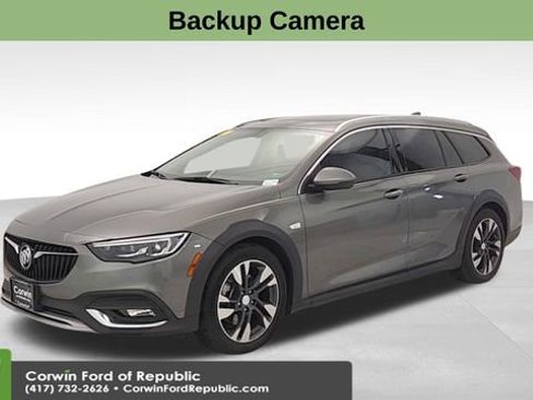 Used 2018 Buick Regal Essence w/ Driver Confidence Package #1 image 3