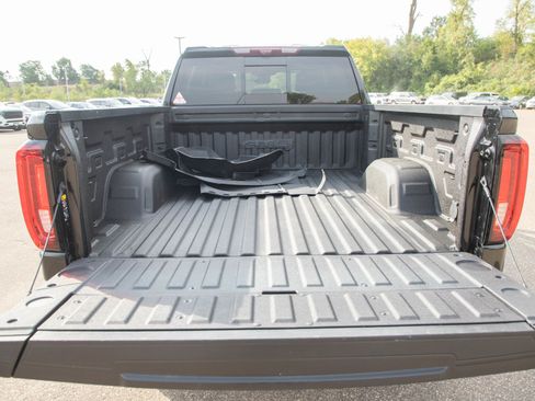 Used 2024 GMC Sierra 1500 AT4 w/ Technology Package AWD/4WD image 17