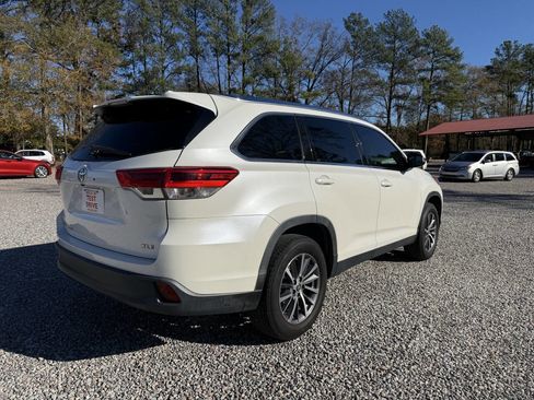 Used 2019 Toyota Highlander SE image 6