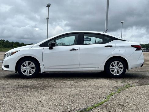Used 2025 Nissan Versa S w/ Trunk Package image 8