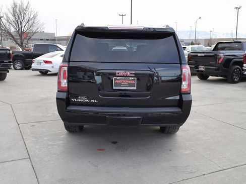 Used 2017 GMC Yukon XL SLE w/ SLE Value Package image 5
