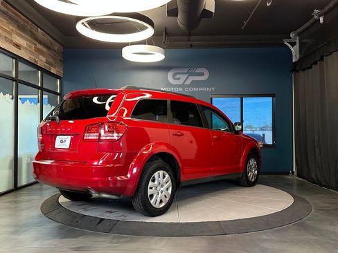 Used 2020 Dodge Journey SE FWD image 3