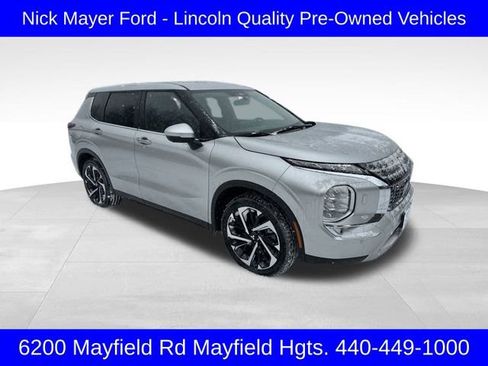 Used 2024 Mitsubishi Outlander SE image 1