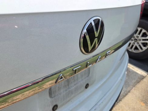Used 2021 Volkswagen Atlas Cross Sport SE w/ V6 Towing Package FWD image 10