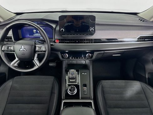 Used 2023 Mitsubishi Outlander SE image 25