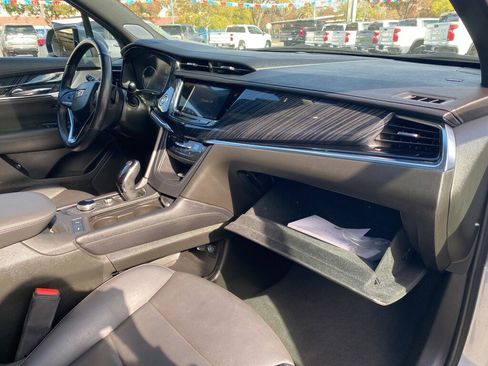 Used 2025 Cadillac XT6 Premium Luxury image 25