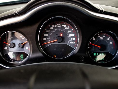 Used 2011 Dodge Avenger Lux FWD image 28