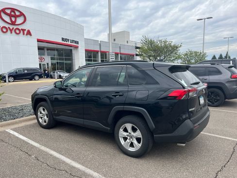 Used 2019 Toyota RAV4 XLE w/ Convenience Package AWD/4WD image 3