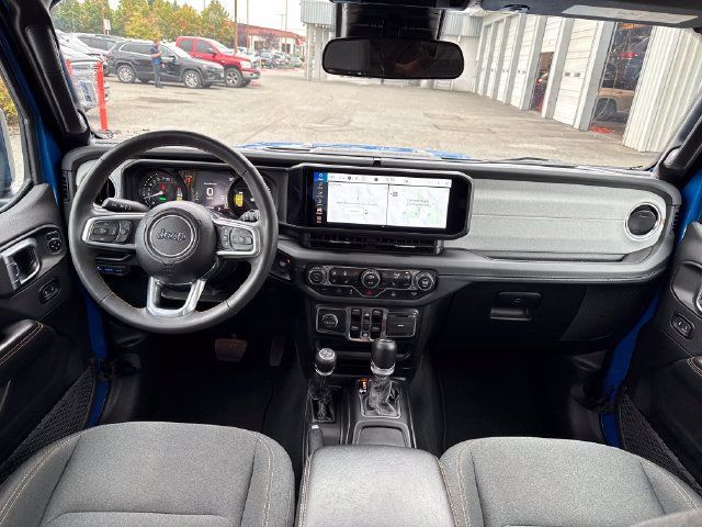 Used 2024 Jeep Wrangler Unlimited Sahara AWD/4WD image 26