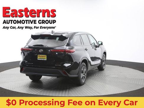 Used 2021 Toyota Highlander XLE AWD/4WD image 41