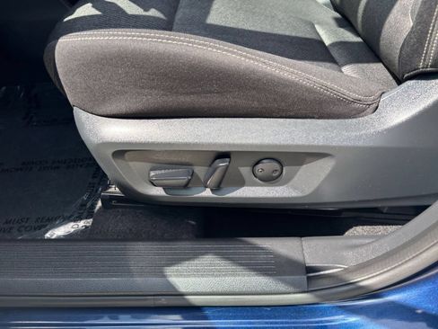 Used 2025 Nissan Rogue SV FWD image 21