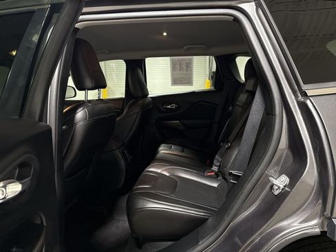 Used 2019 Jeep Cherokee Latitude Plus image 22