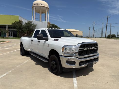 Used 2024 RAM 3500 Tradesman w/ Chrome Appearance Group AWD/4WD image 4