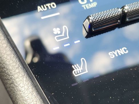 Certified 2025 Porsche Cayenne image 22