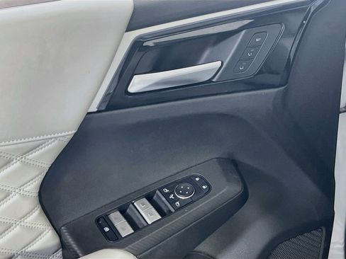 Used 2024 Mitsubishi Outlander SEL AWD/4WD image 17
