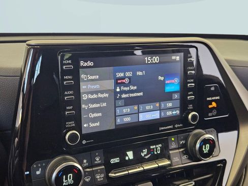 Used 2022 Toyota Highlander XLE image 17