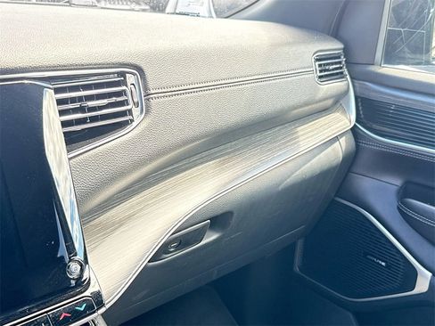 Used 2023 Jeep Wagoneer L Series II image 12