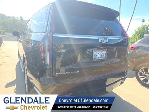 Used 2024 Cadillac Escalade ESV Luxury AWD/4WD image 3