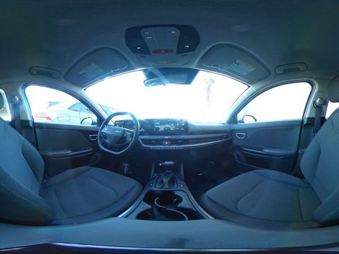 Used 2025 Kia K4 LXS image 42